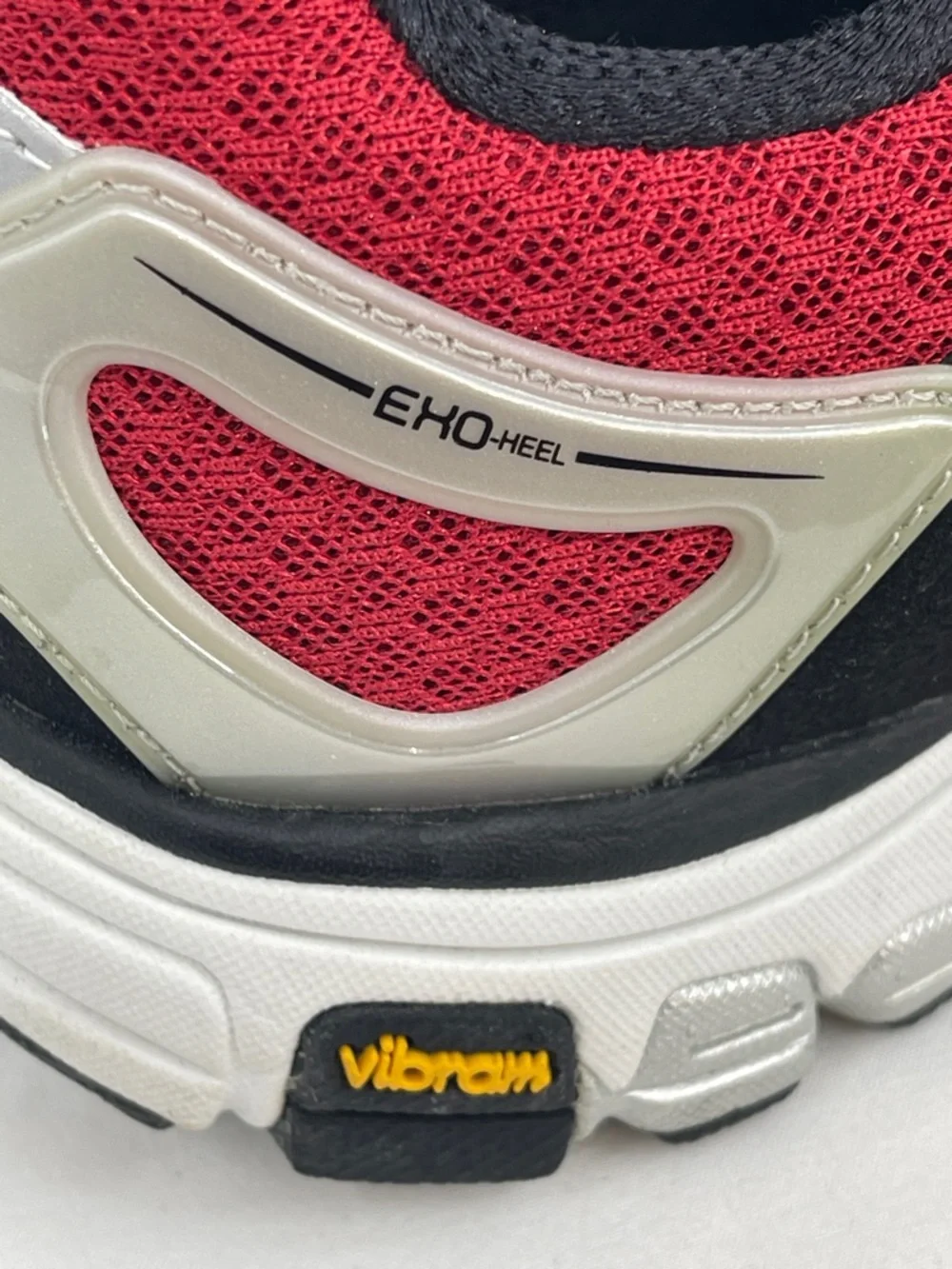 ABEO REGAL  Vibram Men's Red and Black Athletic Sneaker SIZE 9M LIKE NEW